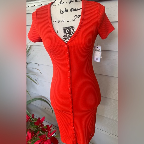 New Guess Raylynn Henley Rib Dress - Picture 2 of 8